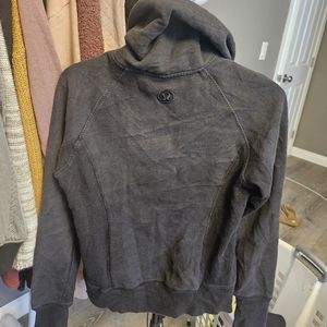 Lululemon sweater size 6